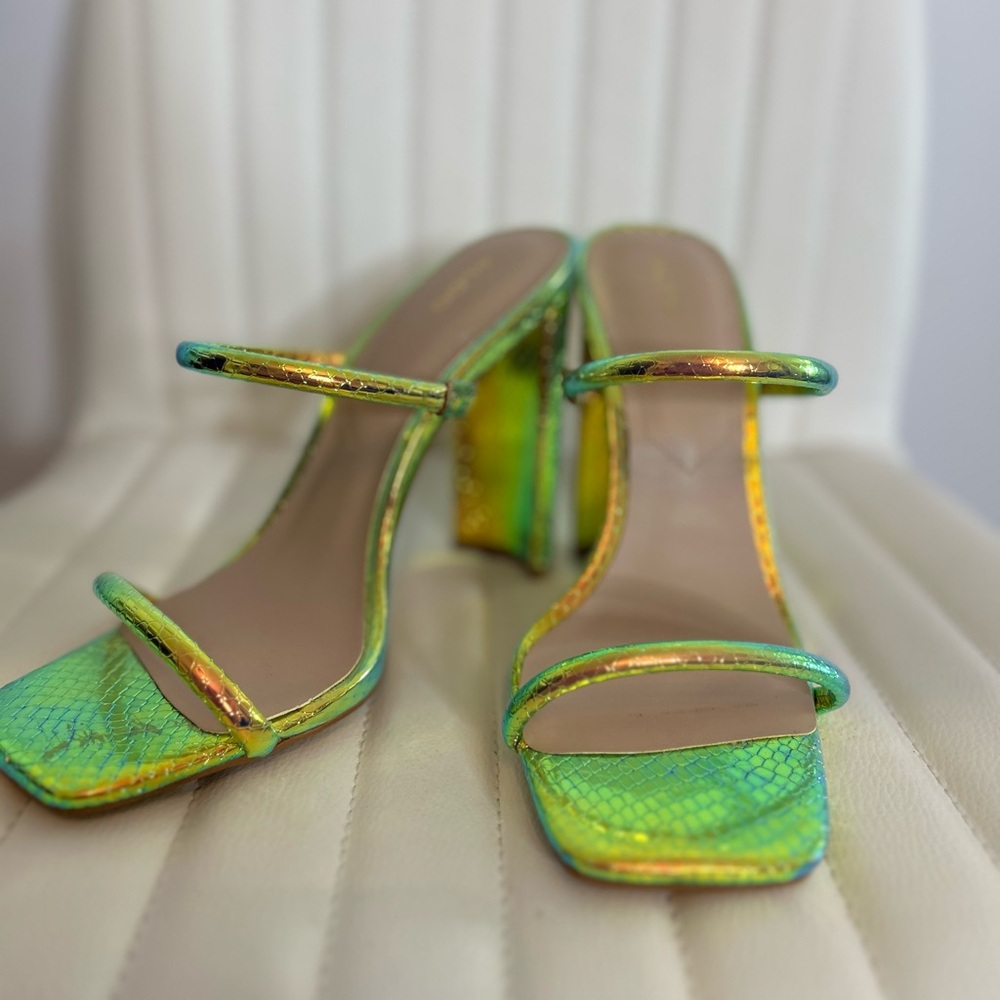 Aldo Green and Gold Iridescent Heels snake texture with straps NEW